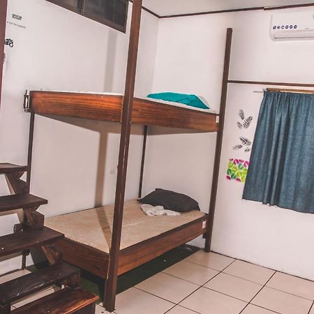 Passifloras Hostel Quepos Buitenkant foto