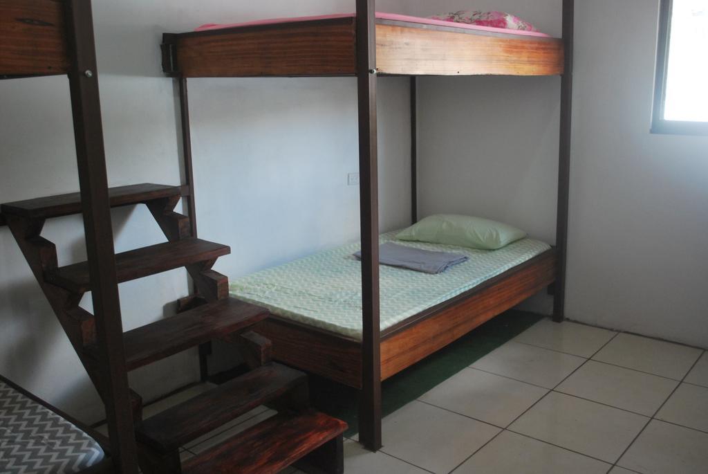 Passifloras Hostel Quepos Buitenkant foto