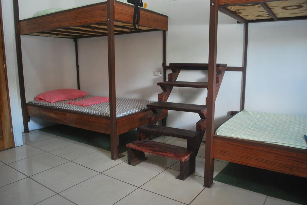 Passifloras Hostel Quepos Buitenkant foto