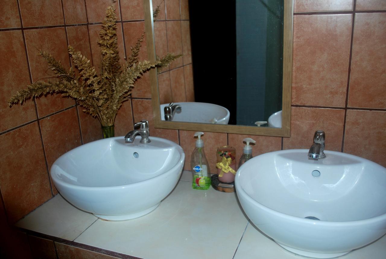 Passifloras Hostel Quepos Buitenkant foto