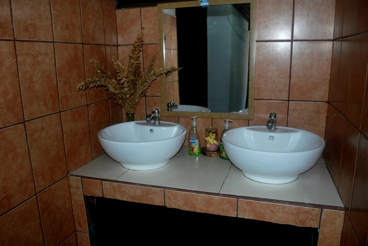 Passifloras Hostel Quepos Buitenkant foto