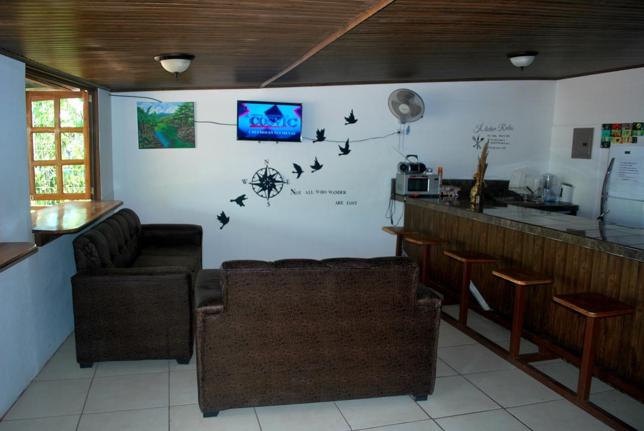 Passifloras Hostel Quepos Buitenkant foto