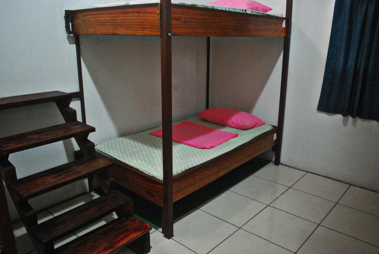 Passifloras Hostel Quepos Buitenkant foto