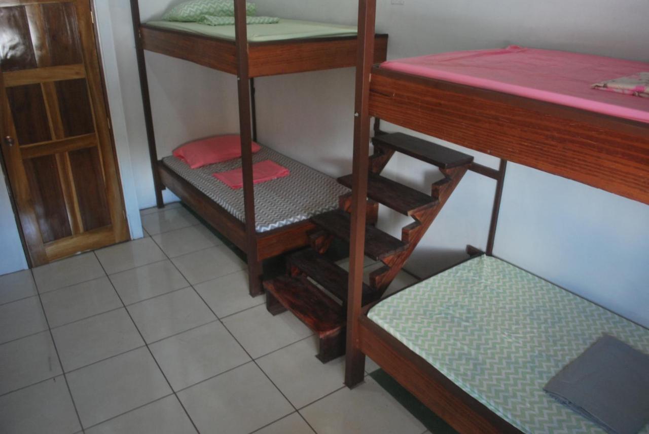 Passifloras Hostel Quepos Buitenkant foto