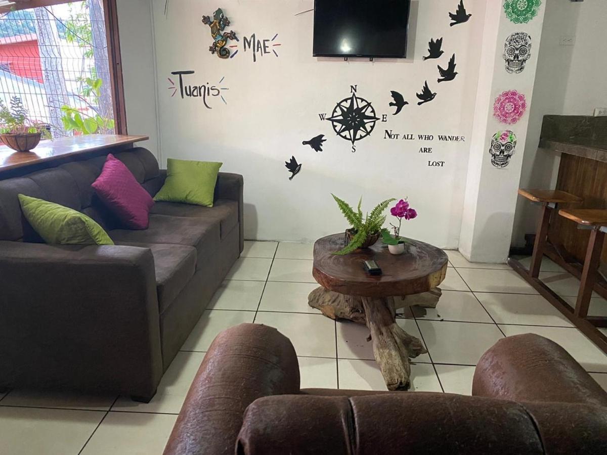 Passifloras Hostel Quepos Buitenkant foto